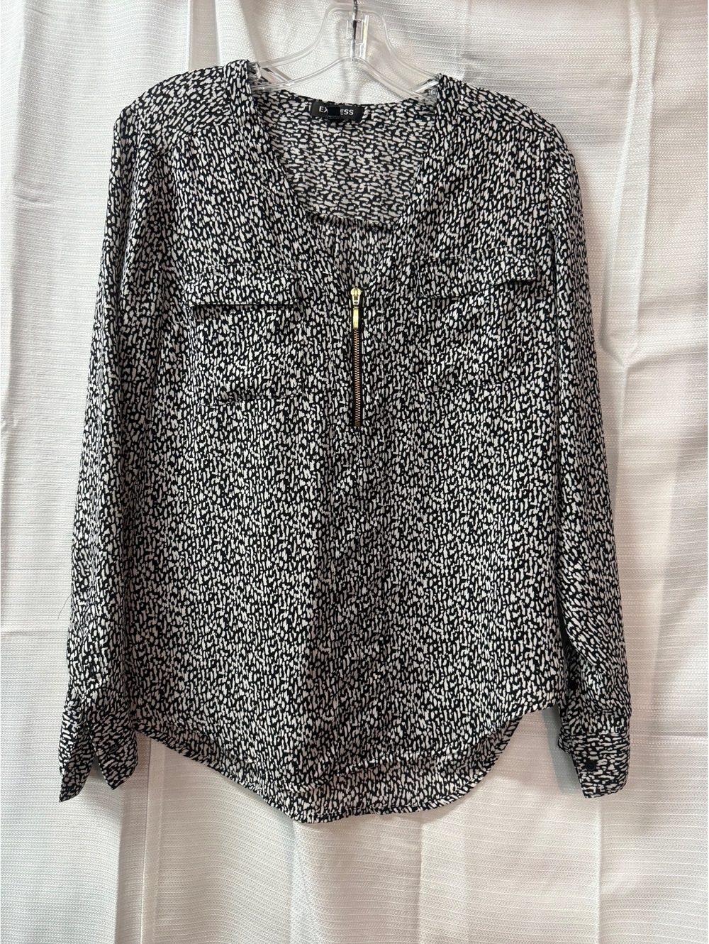 Express Women's Black and White Patterned Long Sleeve Blouse with Front Zipper